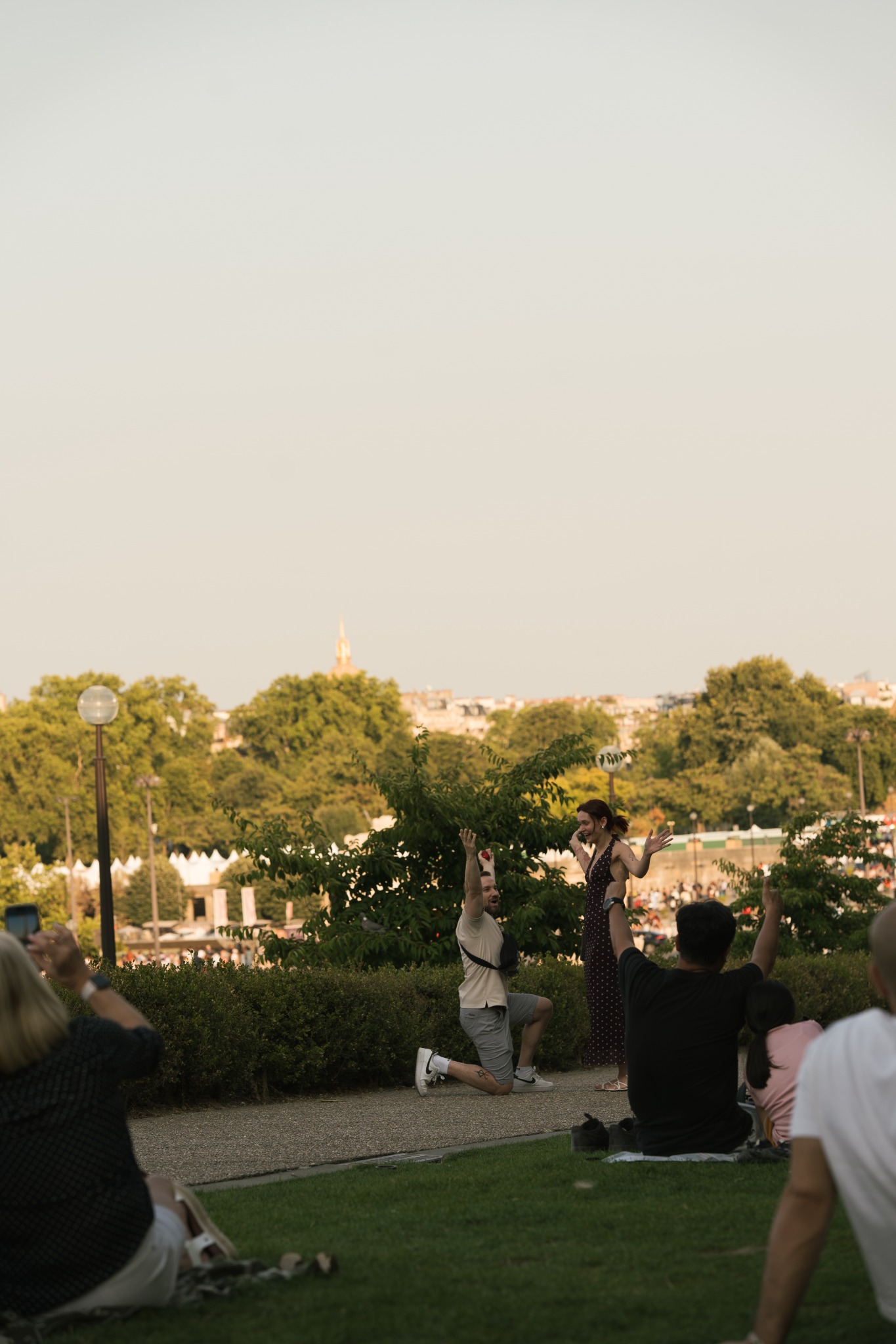 A proposal taking place in a Paris garden